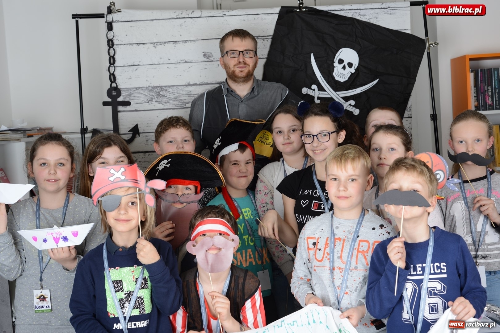 Zdjęcie w galerii na portalu naszraciborz.pl: Ahoj, przygodo! Piracka Noc z Andersenem w bibliotece wiadomości z regionu