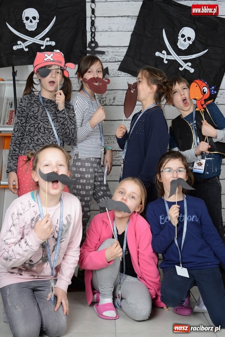 Zdjęcie w galerii na portalu naszraciborz.pl: Ahoj, przygodo! Piracka Noc z Andersenem w bibliotece wiadomości z regionu