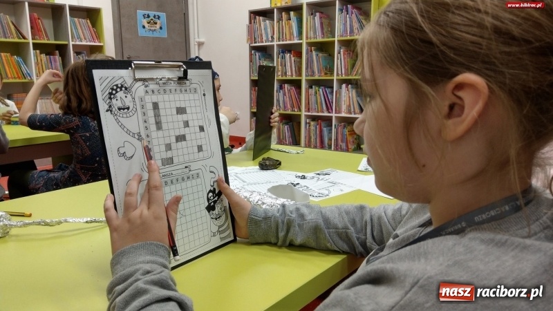 Zdjęcie w galerii na portalu naszraciborz.pl: Ahoj, przygodo! Piracka Noc z Andersenem w bibliotece wiadomości z regionu