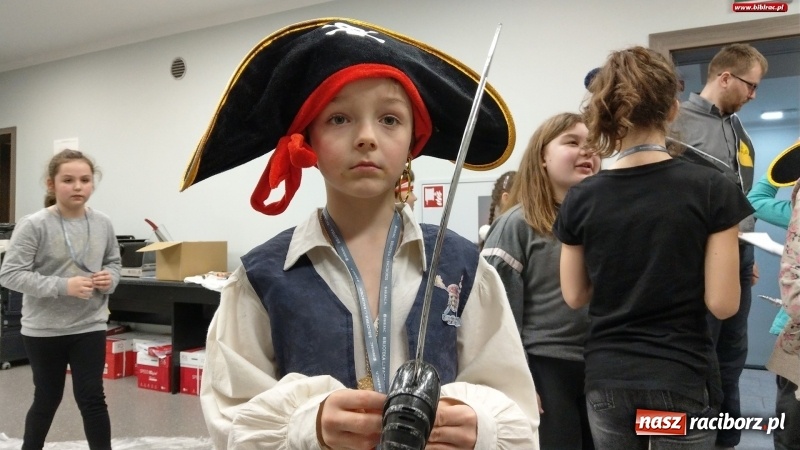 Zdjęcie w galerii na portalu naszraciborz.pl: Ahoj, przygodo! Piracka Noc z Andersenem w bibliotece wiadomości z regionu
