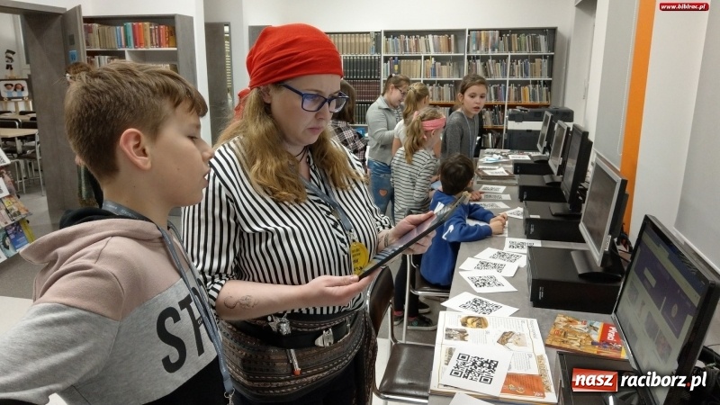 Zdjęcie w galerii na portalu naszraciborz.pl: Ahoj, przygodo! Piracka Noc z Andersenem w bibliotece wiadomości z regionu