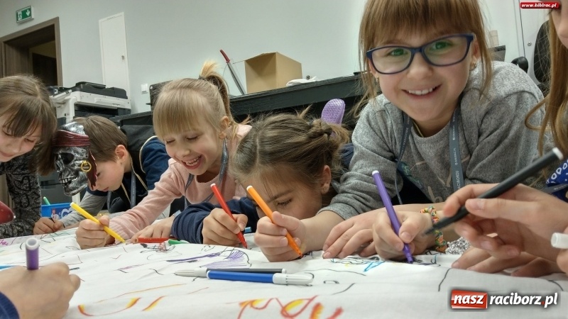 Zdjęcie w galerii na portalu naszraciborz.pl: Ahoj, przygodo! Piracka Noc z Andersenem w bibliotece wiadomości z regionu