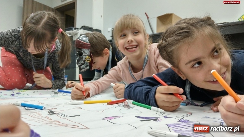 Zdjęcie w galerii na portalu naszraciborz.pl: Ahoj, przygodo! Piracka Noc z Andersenem w bibliotece wiadomości z regionu