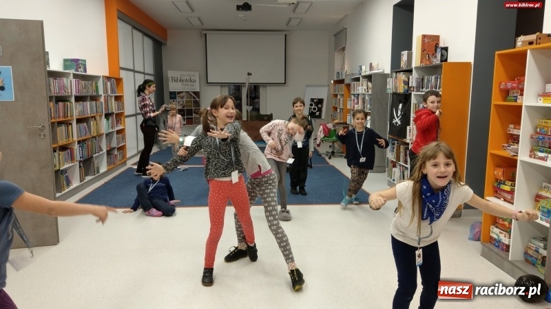 Zdjęcie w galerii na portalu naszraciborz.pl: Ahoj, przygodo! Piracka Noc z Andersenem w bibliotece wiadomości z regionu