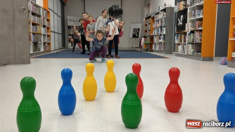 Zdjęcie w galerii na portalu naszraciborz.pl: Ahoj, przygodo! Piracka Noc z Andersenem w bibliotece wiadomości z regionu