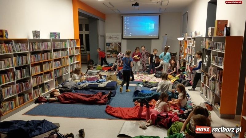 Zdjęcie w galerii na portalu naszraciborz.pl: Ahoj, przygodo! Piracka Noc z Andersenem w bibliotece wiadomości z regionu
