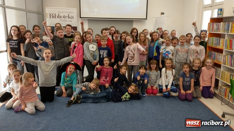 Zdjęcie w galerii na portalu naszraciborz.pl: Ahoj, przygodo! Piracka Noc z Andersenem w bibliotece wiadomości z regionu