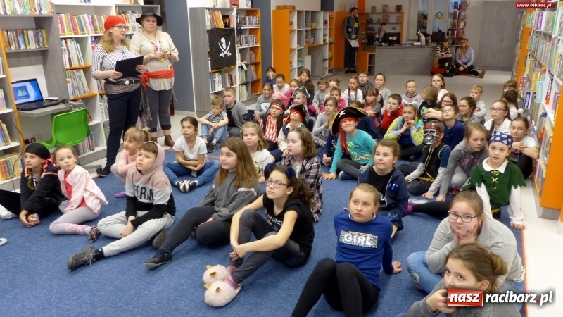 Zdjęcie w galerii na portalu naszraciborz.pl: Ahoj, przygodo! Piracka Noc z Andersenem w bibliotece wiadomości z regionu