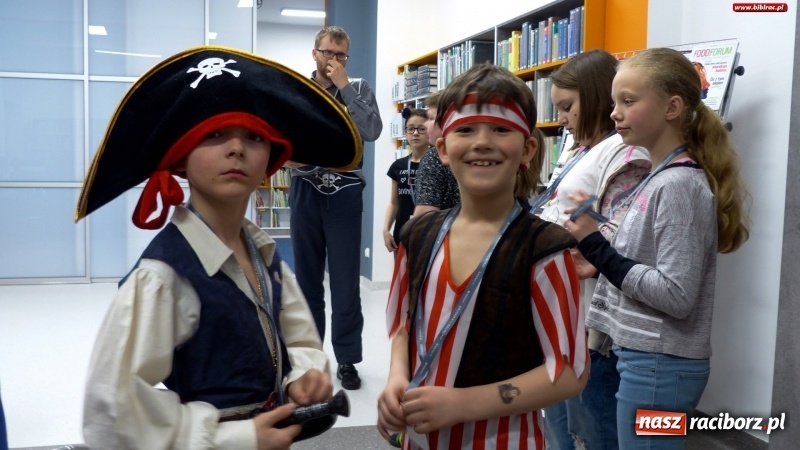 Zdjęcie w galerii na portalu naszraciborz.pl: Ahoj, przygodo! Piracka Noc z Andersenem w bibliotece wiadomości z regionu