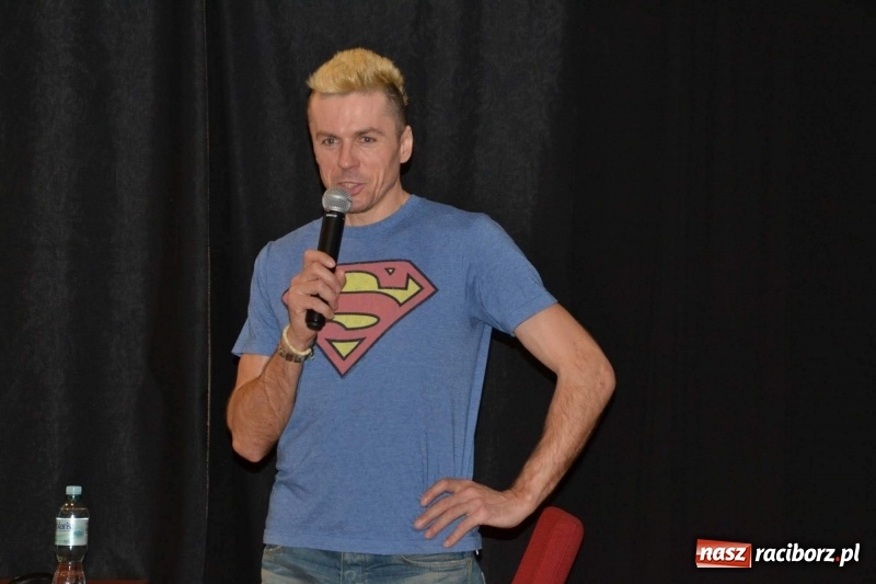 Zdjęcie w galerii na portalu naszraciborz.pl: RunCamino. Robert Celiński na raciborskim zamku  wiadomości z regionu