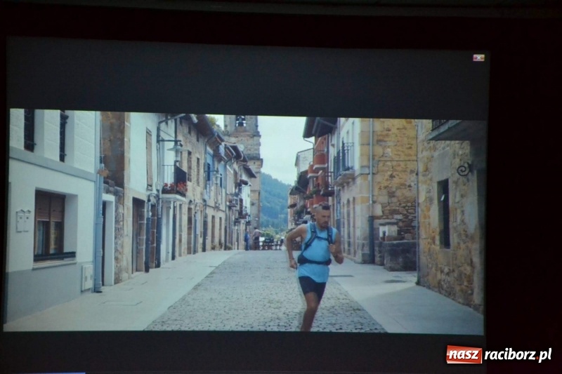 Zdjęcie w galerii na portalu naszraciborz.pl: RunCamino. Robert Celiński na raciborskim zamku  wiadomości z regionu