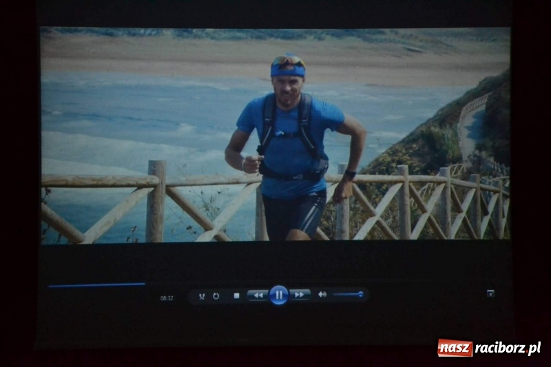 Zdjęcie w galerii na portalu naszraciborz.pl: RunCamino. Robert Celiński na raciborskim zamku  wiadomości z regionu