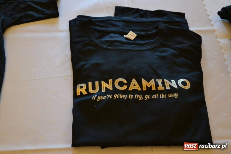 Zdjęcie w galerii na portalu naszraciborz.pl: RunCamino. Robert Celiński na raciborskim zamku  wiadomości z regionu