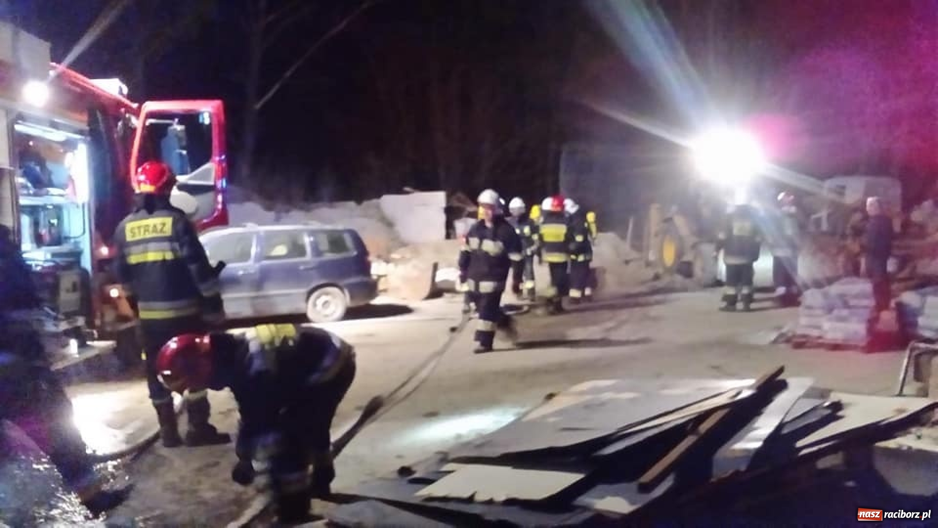 Zdjęcie w galerii na portalu naszraciborz.pl: W Budziskach samochód uderzył w ogrodzenie. Raport raciborskich strażaków wiadomości z regionu