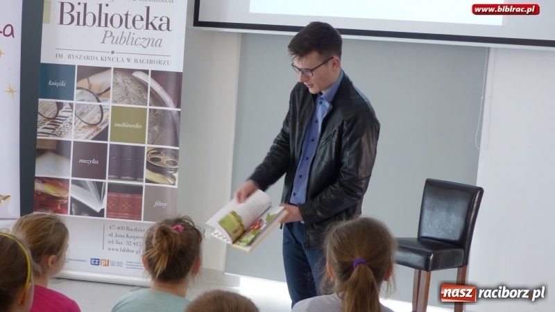 Zdjęcie w galerii na portalu naszraciborz.pl: Niekrólewska wyprawa. Spotkanie z Krzysztofem Pławeckim w raciborskiej bibliotece wiadomości z regionu