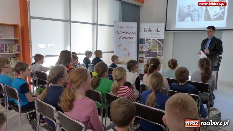 Zdjęcie w galerii na portalu naszraciborz.pl: Niekrólewska wyprawa. Spotkanie z Krzysztofem Pławeckim w raciborskiej bibliotece wiadomości z regionu