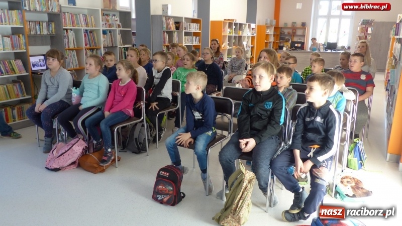 Zdjęcie w galerii na portalu naszraciborz.pl: Niekrólewska wyprawa. Spotkanie z Krzysztofem Pławeckim w raciborskiej bibliotece wiadomości z regionu