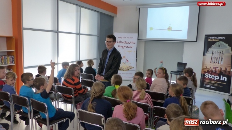 Zdjęcie w galerii na portalu naszraciborz.pl: Niekrólewska wyprawa. Spotkanie z Krzysztofem Pławeckim w raciborskiej bibliotece wiadomości z regionu