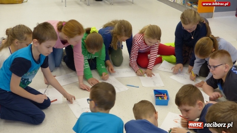 Zdjęcie w galerii na portalu naszraciborz.pl: Niekrólewska wyprawa. Spotkanie z Krzysztofem Pławeckim w raciborskiej bibliotece wiadomości z regionu