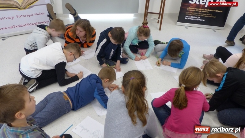 Zdjęcie w galerii na portalu naszraciborz.pl: Niekrólewska wyprawa. Spotkanie z Krzysztofem Pławeckim w raciborskiej bibliotece wiadomości z regionu