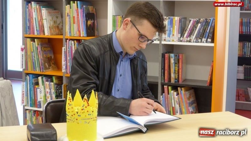 Zdjęcie w galerii na portalu naszraciborz.pl: Niekrólewska wyprawa. Spotkanie z Krzysztofem Pławeckim w raciborskiej bibliotece wiadomości z regionu