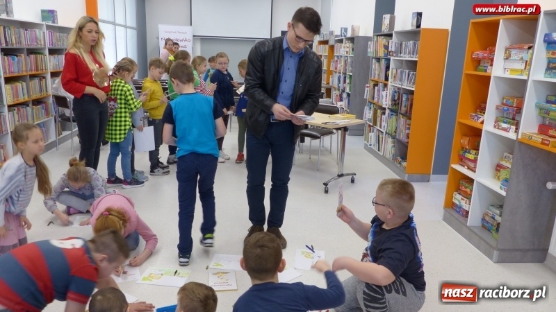 Zdjęcie w galerii na portalu naszraciborz.pl: Niekrólewska wyprawa. Spotkanie z Krzysztofem Pławeckim w raciborskiej bibliotece wiadomości z regionu