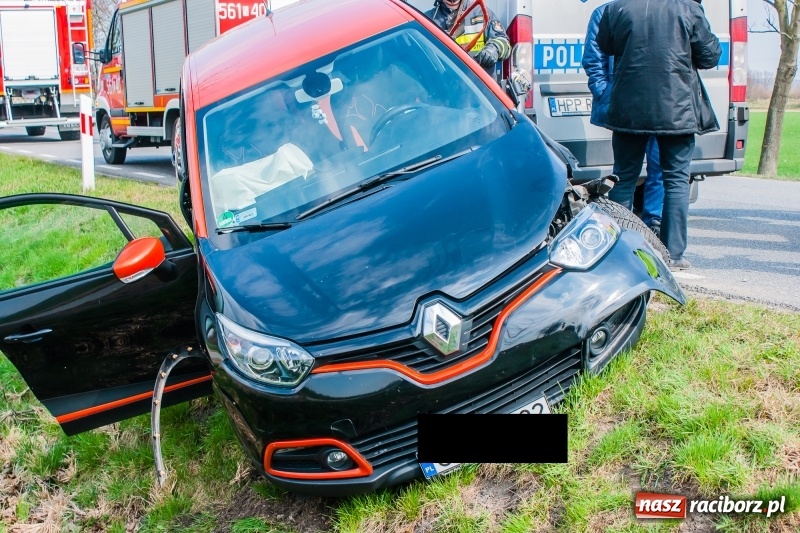 Zdjęcie w galerii na portalu naszraciborz.pl: Zderzenie TIRa i renault przed Markowicami [FOTO] wiadomości z regionu