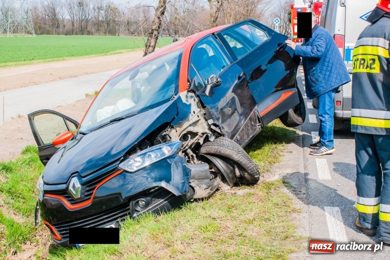 Zdjęcie w galerii na portalu naszraciborz.pl: Zderzenie TIRa i renault przed Markowicami [FOTO] wiadomości z regionu