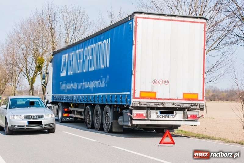 Zdjęcie w galerii na portalu naszraciborz.pl: Zderzenie TIRa i renault przed Markowicami [FOTO] wiadomości z regionu