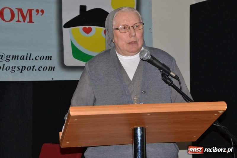 Zdjęcie w galerii na portalu naszraciborz.pl: Dziecko w zawieszeniu. Konferencja na zamku wiadomości z regionu