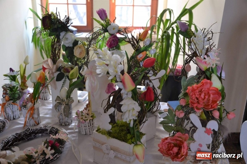 Zdjęcie w galerii na portalu naszraciborz.pl: Dziecko w zawieszeniu. Konferencja na zamku wiadomości z regionu