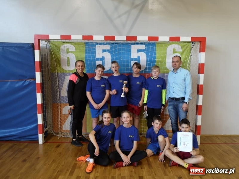 Zdjęcie w galerii na portalu naszraciborz.pl: IV Turniej Prima Aprilis w halówce  wiadomości z regionu