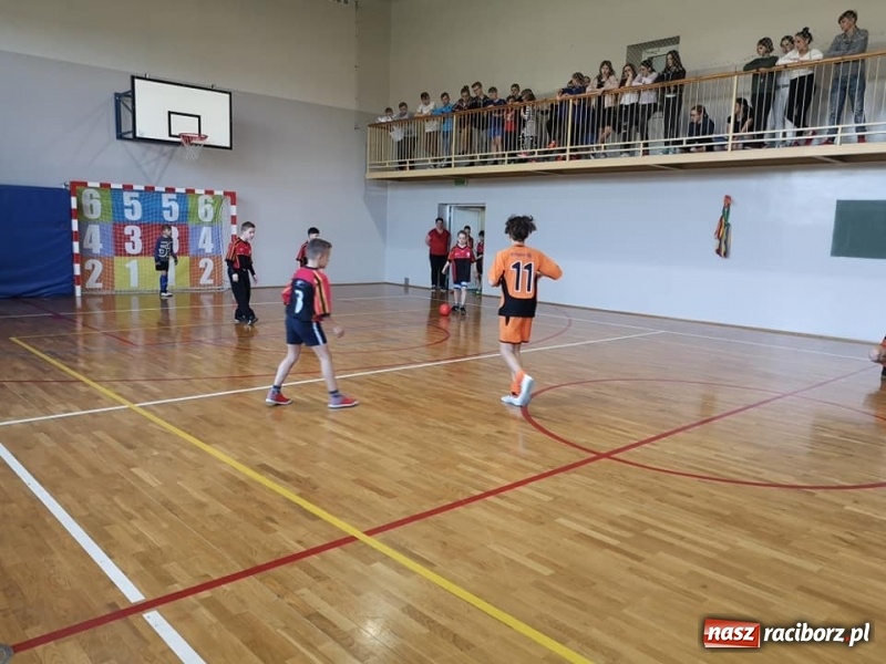 Zdjęcie w galerii na portalu naszraciborz.pl: IV Turniej Prima Aprilis w halówce  wiadomości z regionu