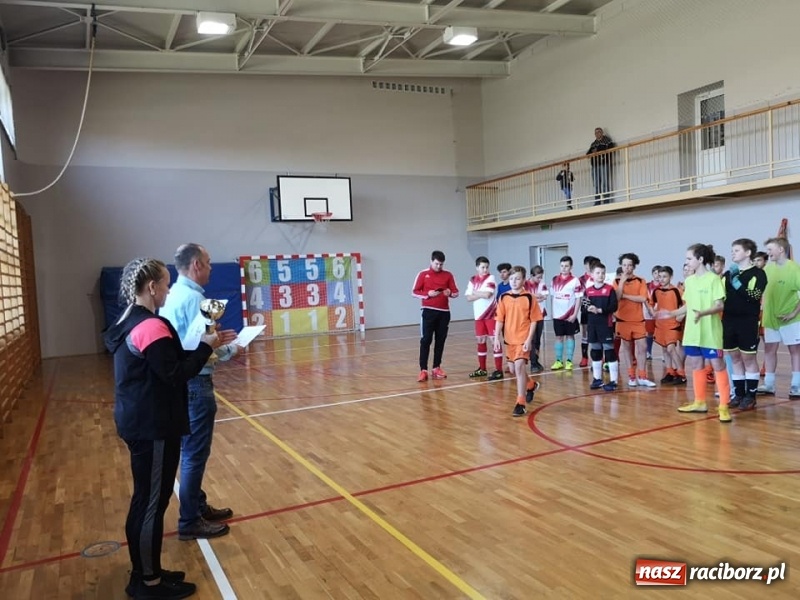 Zdjęcie w galerii na portalu naszraciborz.pl: IV Turniej Prima Aprilis w halówce  wiadomości z regionu