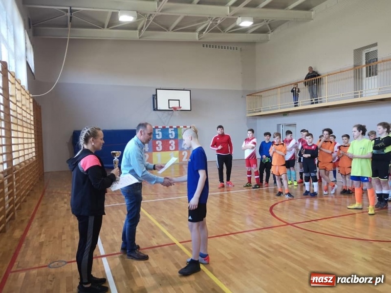 Zdjęcie w galerii na portalu naszraciborz.pl: IV Turniej Prima Aprilis w halówce  wiadomości z regionu