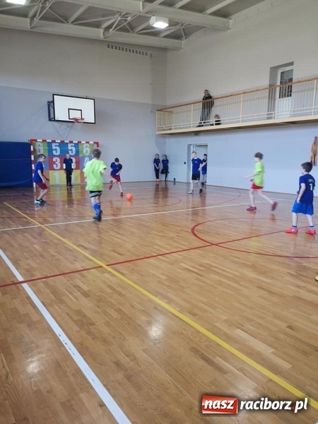 Zdjęcie w galerii na portalu naszraciborz.pl: IV Turniej Prima Aprilis w halówce  wiadomości z regionu