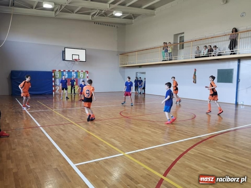 Zdjęcie w galerii na portalu naszraciborz.pl: IV Turniej Prima Aprilis w halówce  wiadomości z regionu