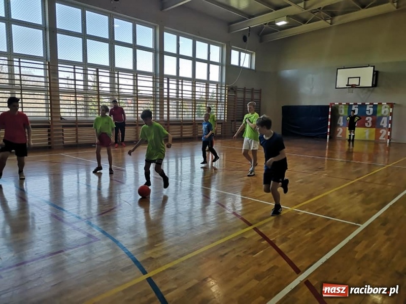Zdjęcie w galerii na portalu naszraciborz.pl: IV Turniej Prima Aprilis w halówce  wiadomości z regionu