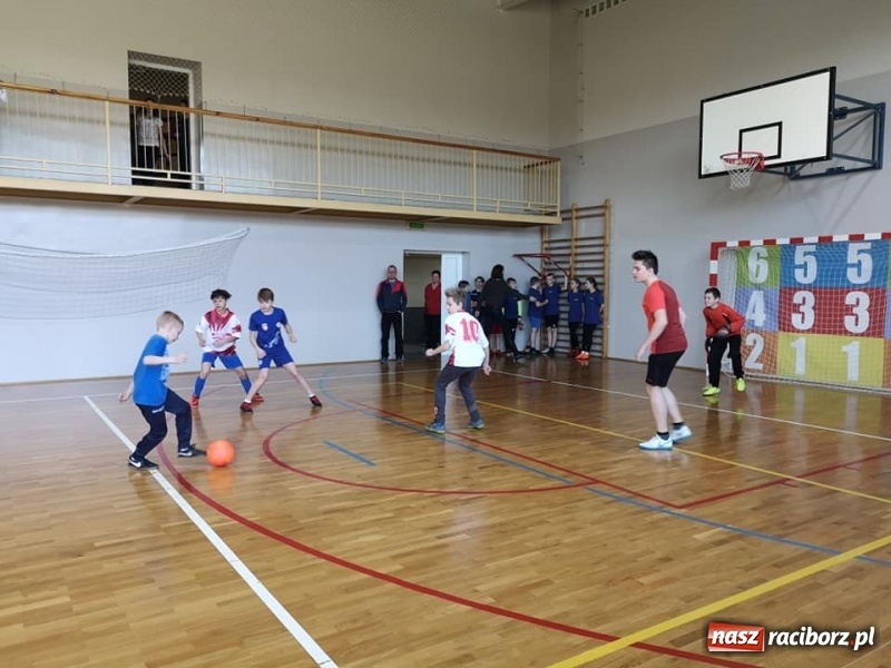 Zdjęcie w galerii na portalu naszraciborz.pl: IV Turniej Prima Aprilis w halówce  wiadomości z regionu