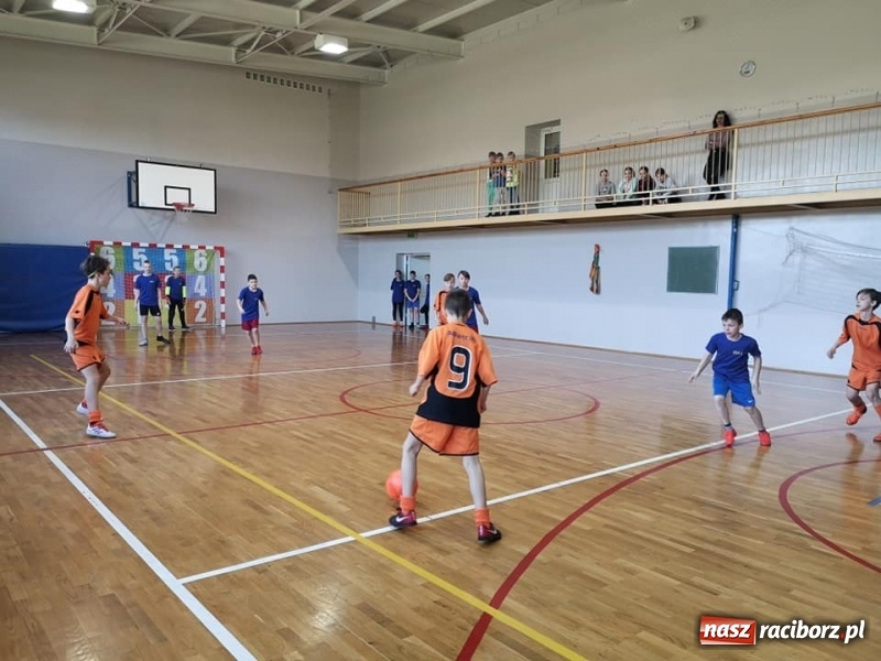 Zdjęcie w galerii na portalu naszraciborz.pl: IV Turniej Prima Aprilis w halówce  wiadomości z regionu