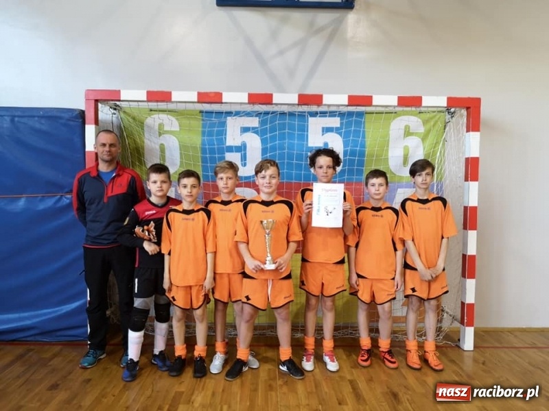 Zdjęcie w galerii na portalu naszraciborz.pl: IV Turniej Prima Aprilis w halówce  wiadomości z regionu