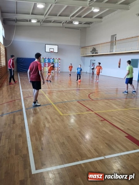 Zdjęcie w galerii na portalu naszraciborz.pl: IV Turniej Prima Aprilis w halówce  wiadomości z regionu