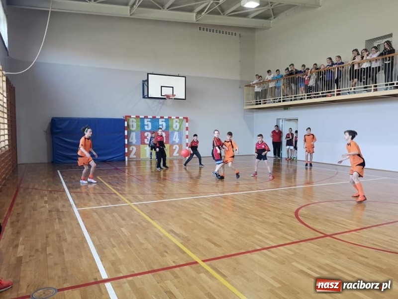 Zdjęcie w galerii na portalu naszraciborz.pl: IV Turniej Prima Aprilis w halówce  wiadomości z regionu