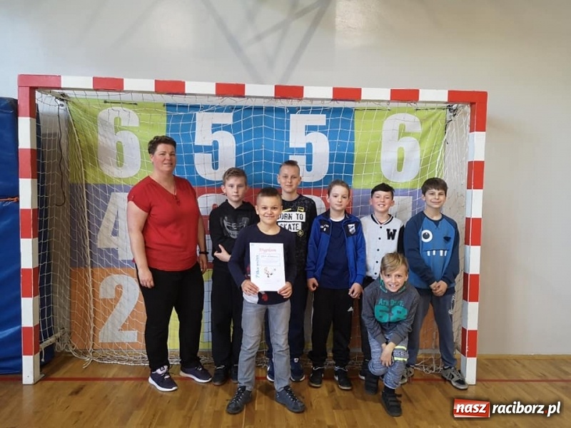 Zdjęcie w galerii na portalu naszraciborz.pl: IV Turniej Prima Aprilis w halówce  wiadomości z regionu