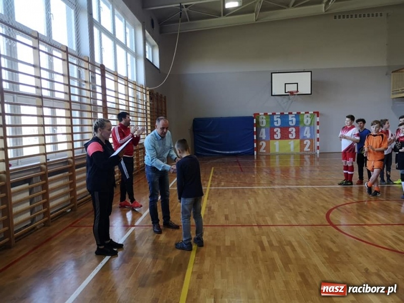 Zdjęcie w galerii na portalu naszraciborz.pl: IV Turniej Prima Aprilis w halówce  wiadomości z regionu