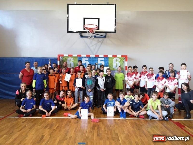 Zdjęcie w galerii na portalu naszraciborz.pl: IV Turniej Prima Aprilis w halówce  wiadomości z regionu