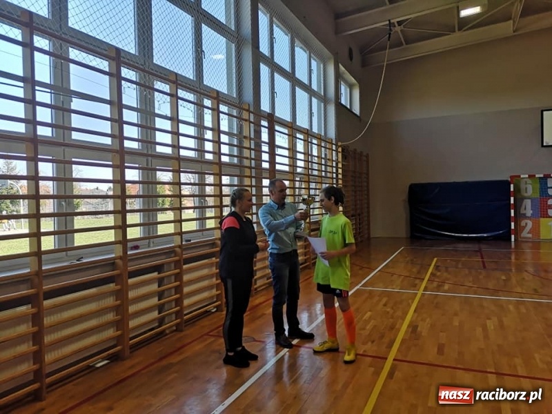 Zdjęcie w galerii na portalu naszraciborz.pl: IV Turniej Prima Aprilis w halówce  wiadomości z regionu
