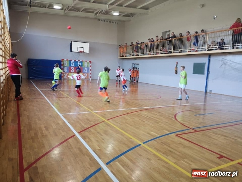 Zdjęcie w galerii na portalu naszraciborz.pl: IV Turniej Prima Aprilis w halówce  wiadomości z regionu