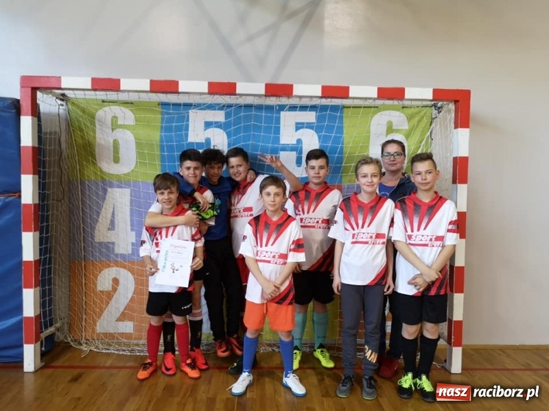 Zdjęcie w galerii na portalu naszraciborz.pl: IV Turniej Prima Aprilis w halówce  wiadomości z regionu