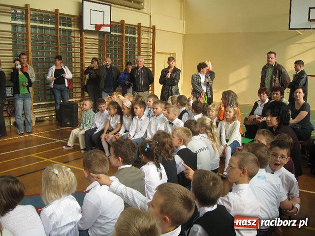 Zdjęcie w galerii na portalu naszraciborz.pl: Pasowanie na pierwszaka wiadomości z regionu